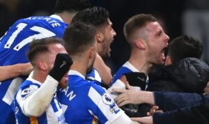 skysports-adam-webster-brighton_5645478 Adam Webster selebrasi gol (Foto Skysports).