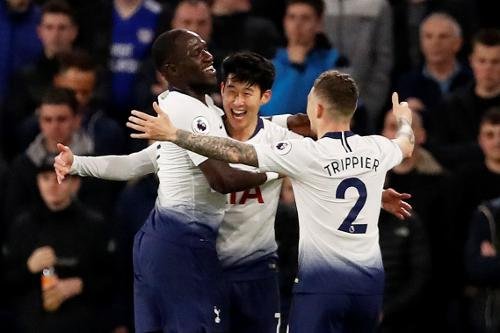Son Heung min berselebrasi (Foto Premierleague.com).