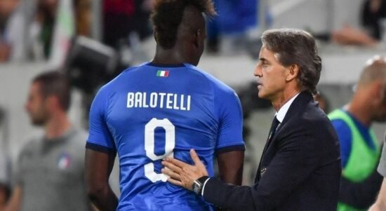 5e8c1303141cbAFPfabriceCoffrini Mancini dan Balottelli (Foto AFP/Fabrice Coffrini).