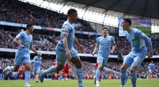 manchester-city-vs-liverpool-4_169APphotoJonSuper Selebrasi skuad Manchester City (AP Photo/Jon Super).