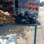 Pedagang tusuk sate dan arang di Jalan Baru Underpass Duren Jaya Bekasi Timur 