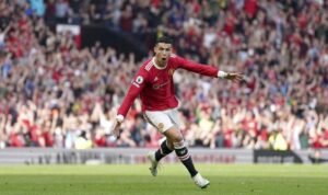 Cristiano Ronaldo tetap ingin pergi dari Manhcester United (Foto: AP/Jon Super).