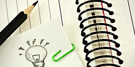 Ilustrasi puisi: Shutterstock.com/winnond