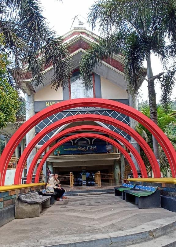 Masjid dan rest area yang komplit