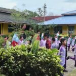 Silaturahmi Keluarga Besar SD Negeri 010 Kundur Barat Senam Bersama-sama Orang Tua Hebat