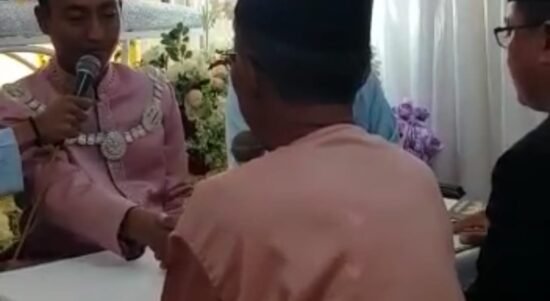 Ijab-Kobul Opy, saat menjawab ijab-qobul dari calon mertuanya, Rabu (16/11/2022)