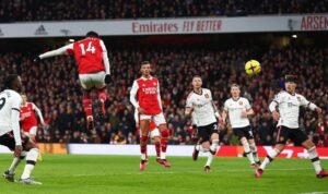 Eddie Nketiah menyundul bola untuk gol Arsenal Foto Reuters David Klein Eddie-Nketiah-menyundul-bola-untuk-gol-Arsenal-Foto-Reuters-David-Klein
