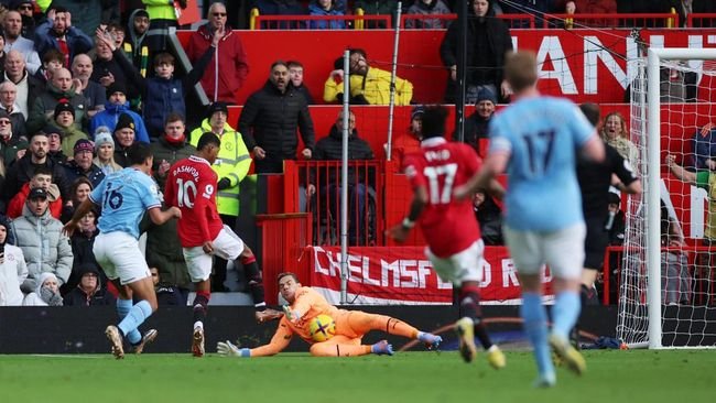 Premier-League-MU-Vs-City-REUTERS-Phil-Noble.