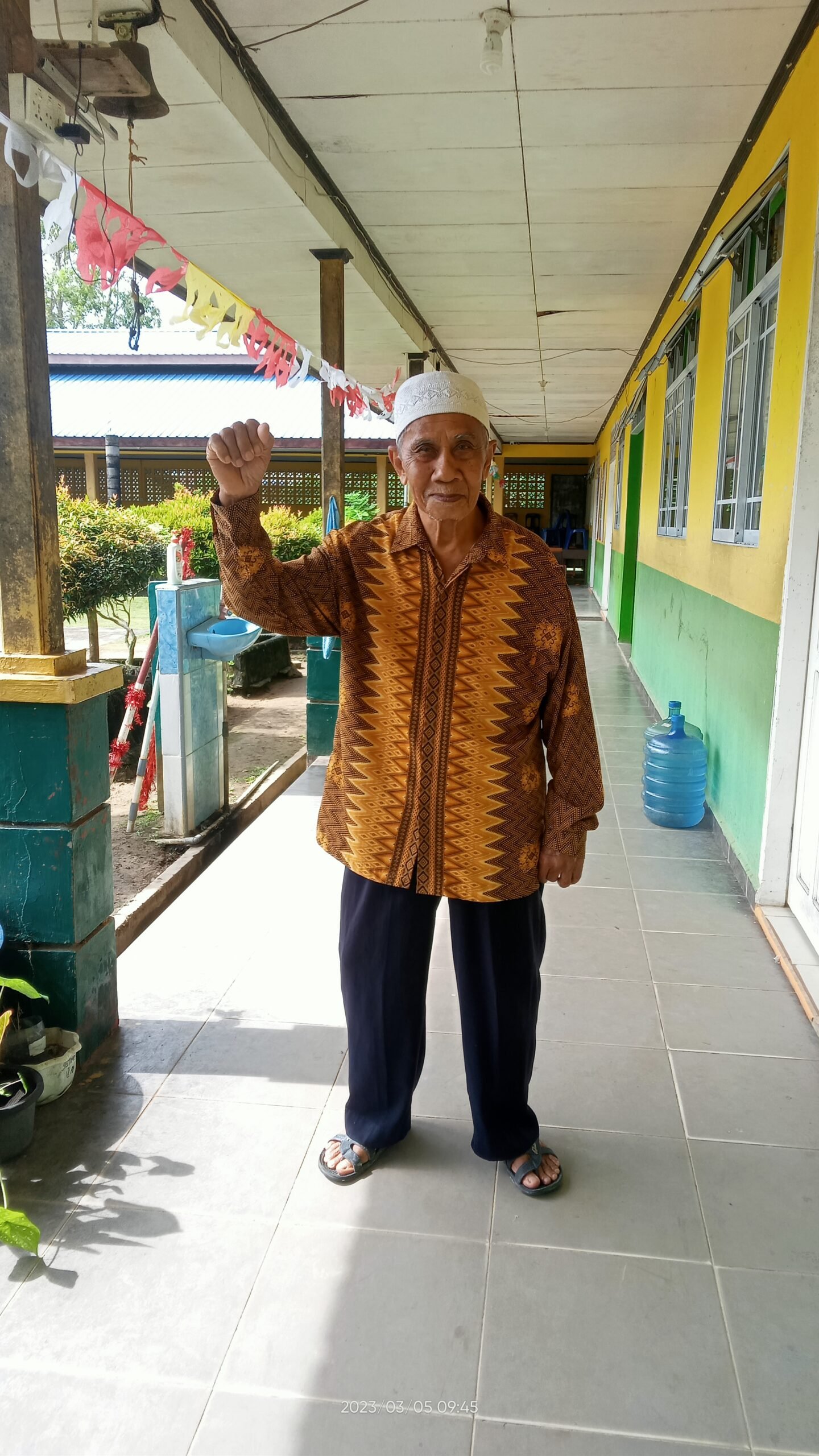 Ayah Adalah Tongkat Keramat