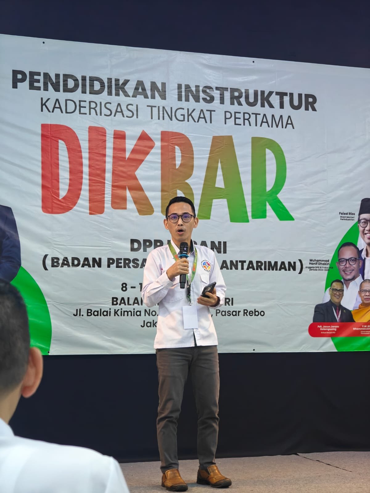 Ketua DPW Berani DK Jakarta Pdt. Rinto Langitan, S.Th/Memimpin Doa Pembukaan (Sumber: Dokpanitia)