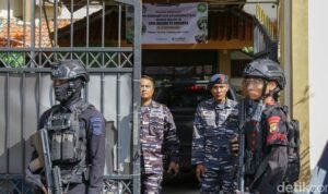 sman-72-kelapa-gading-dijaga-ketat-usai-ledakan-1762503096290_169