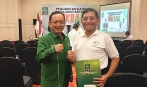 Ketua DPW PKB Jakarta H. Hasbiallah Ilyas, S.Ag (kiri) Bersama Sekretaris DPC Berani Jakarta Barat Dr. Raiders S Marpaung, MM (kanan) di Kegiatan DIKBAR DPW Berani Jakarta