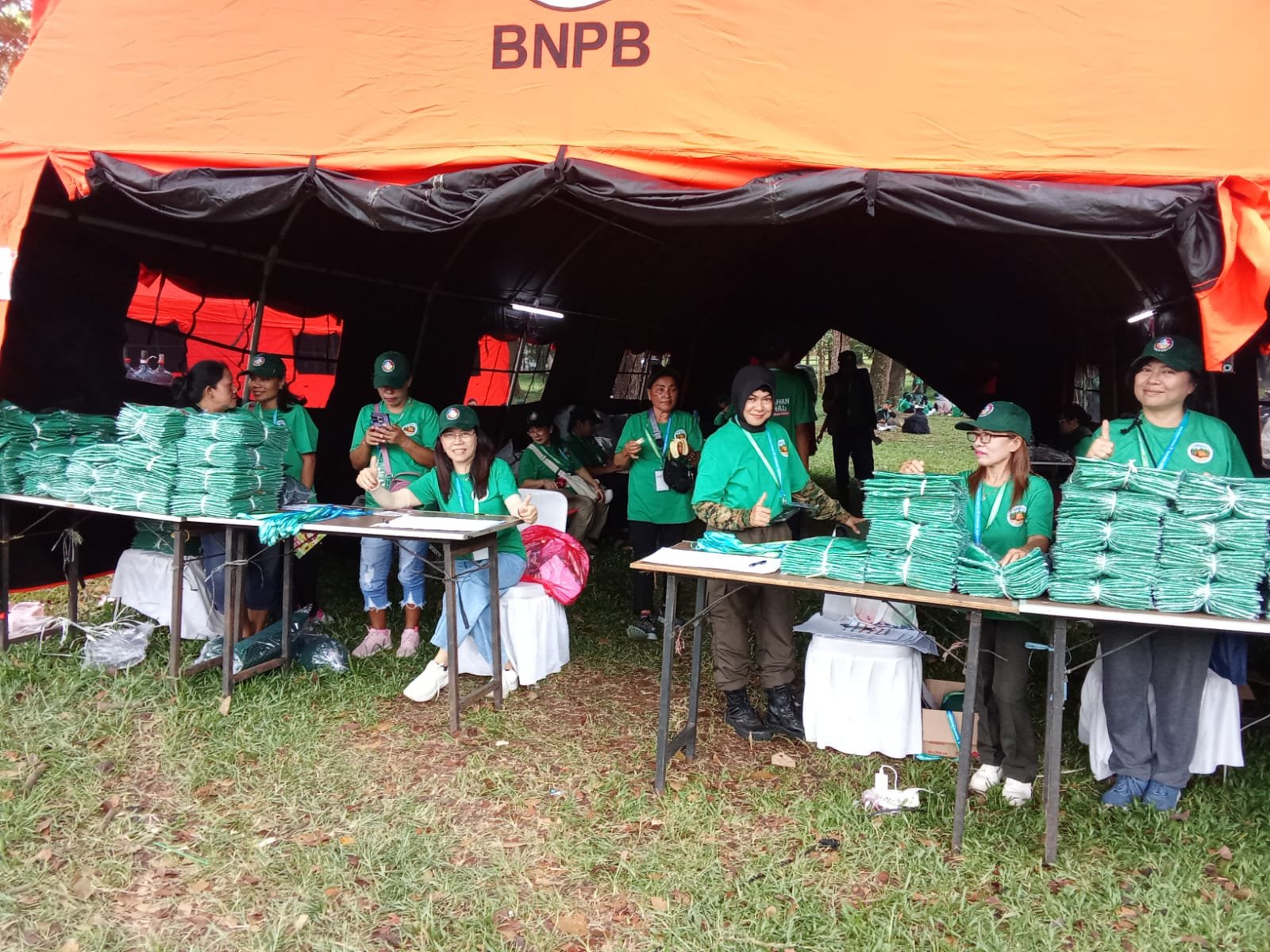 Sebagian relawan yang bertugas di Posko Registrasi (Sumber: Dokpri)