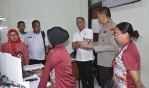 kepala-rs-bhayangkara-jayapura-akbp-rommy-sebastian-mendampingi-tim-audit-investigasi-itwasda-polda-papua-1764308866538_169
