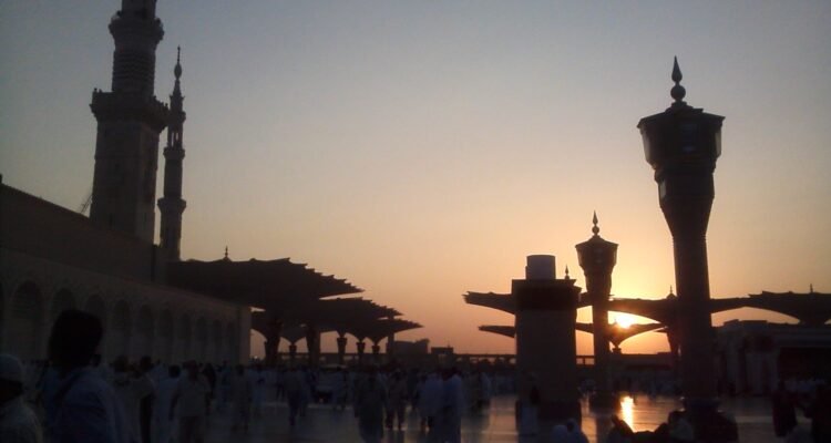 Masjid Nabawi diwaktu Subuh (Foto Dokumen Pribadi).