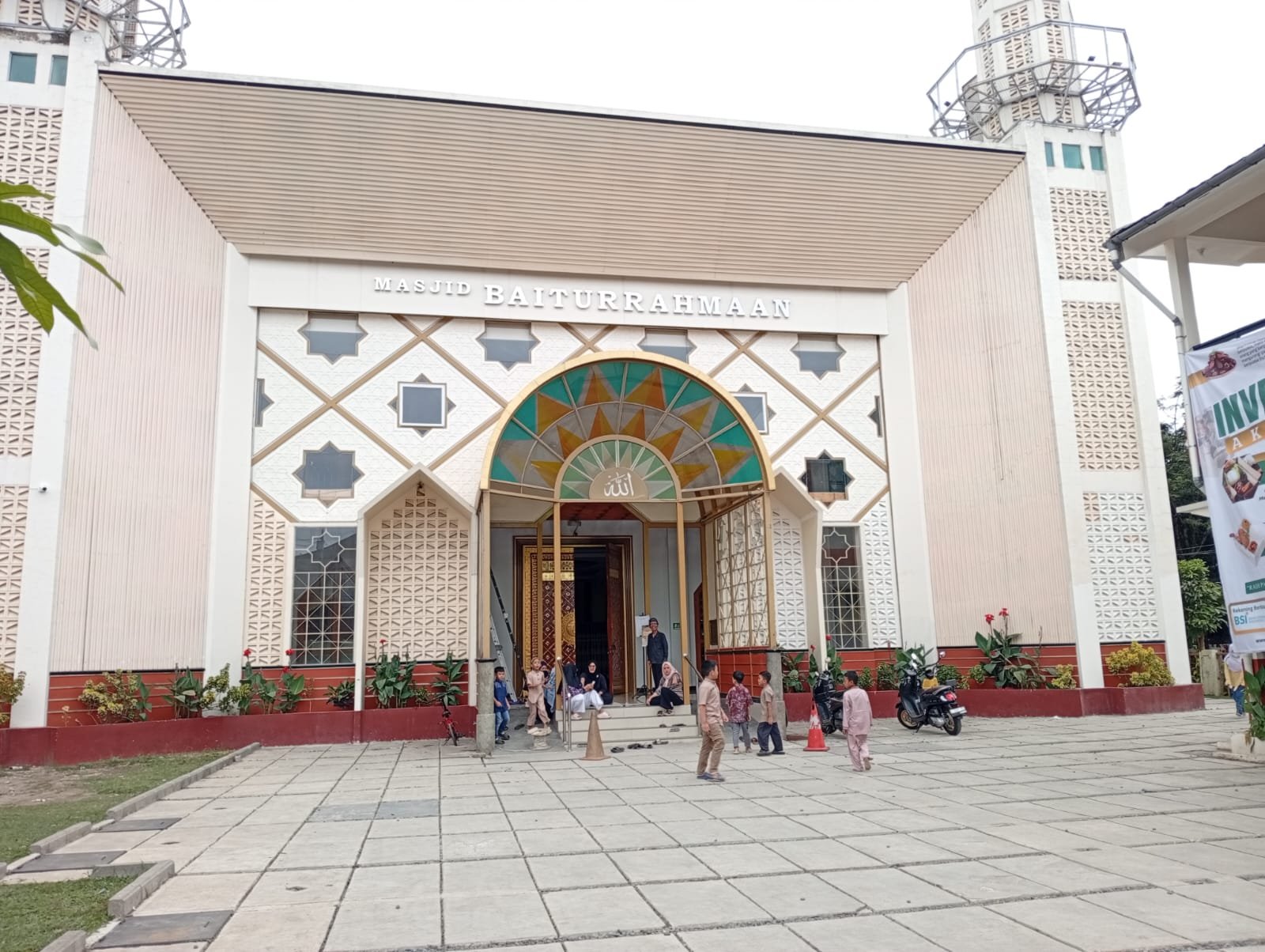 Masjid Baiturrahman Taman Kopo Indah Bandung Dokumen Pribadi