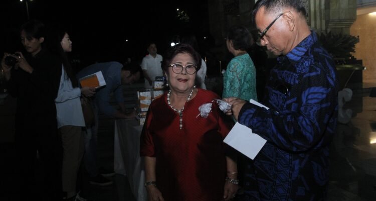 Ketua Panitia drh. Arsentina Napitupulu br. Panggabean, MAP berkoordinasi dengan Sekretaris Panitia Dr. Raiders S Marpaung, MM (Sumber: Dokpanitia)