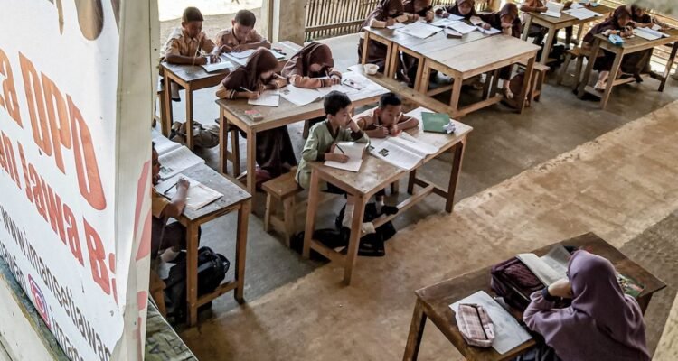 Ilustrasi - Anak sekolah dasar/SD (Sumber: komas.com/canva.com)