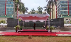 Salah seorang pengisi acara sedang mengikuti gladi bersih (Sumber: Dokpri)